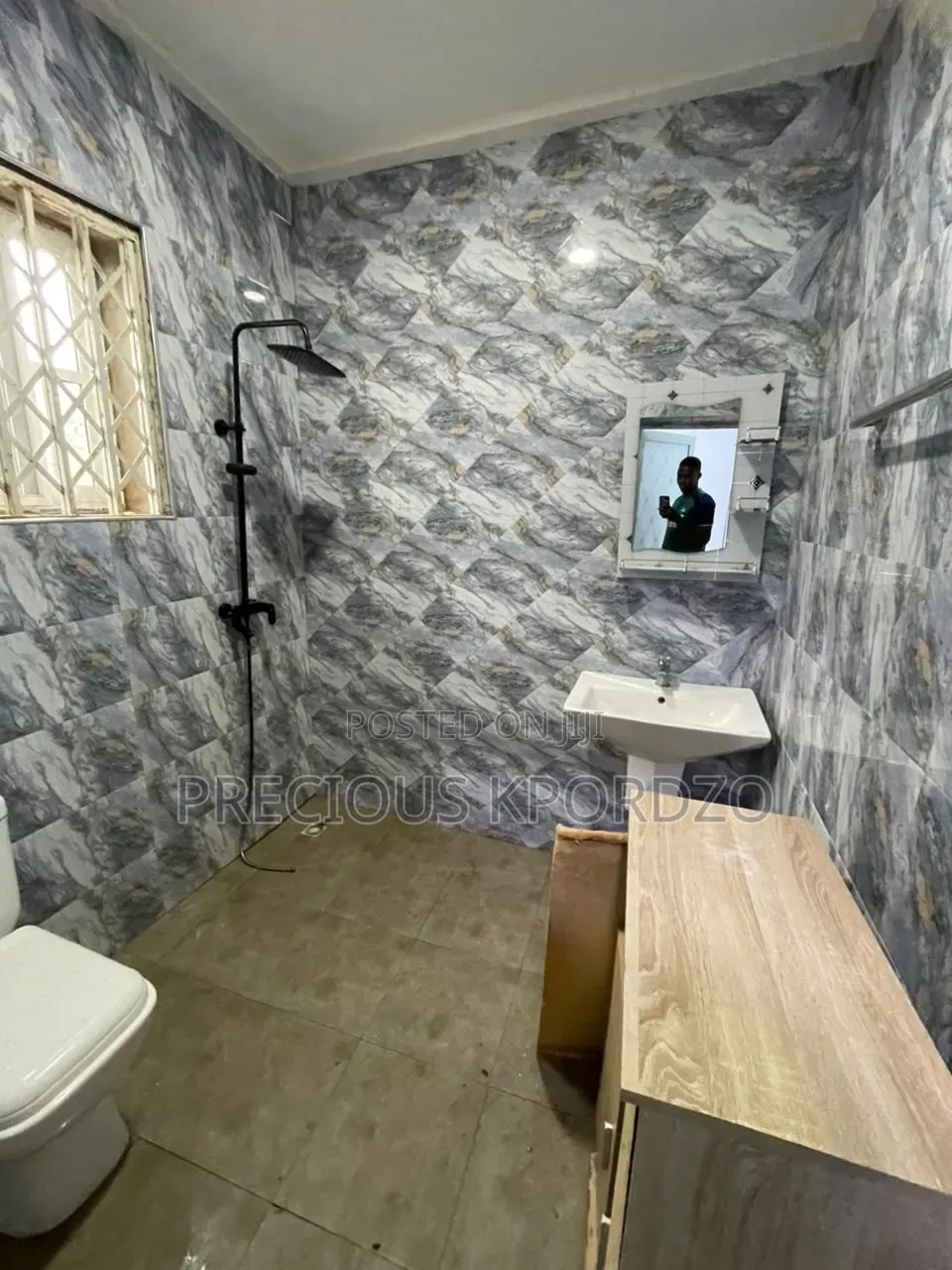 1bdrm Room & Parlour in Lakeside Comm 1 for rent