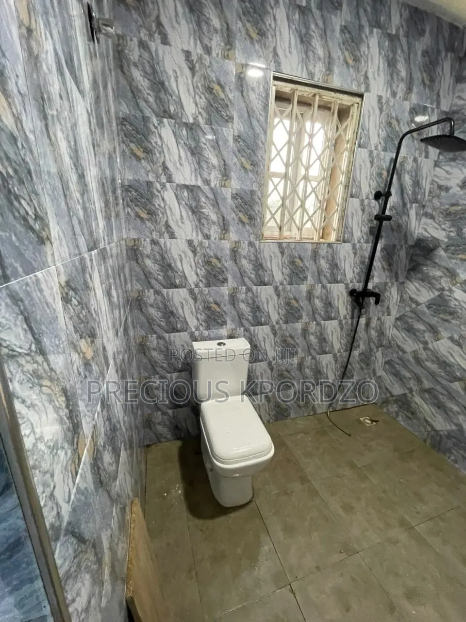1bdrm Room & Parlour in Lakeside Comm 1 for rent