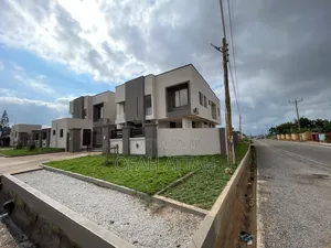 4bdrm Duplex in Ahodwo Daaban, Kumasi Metropolitan for sale