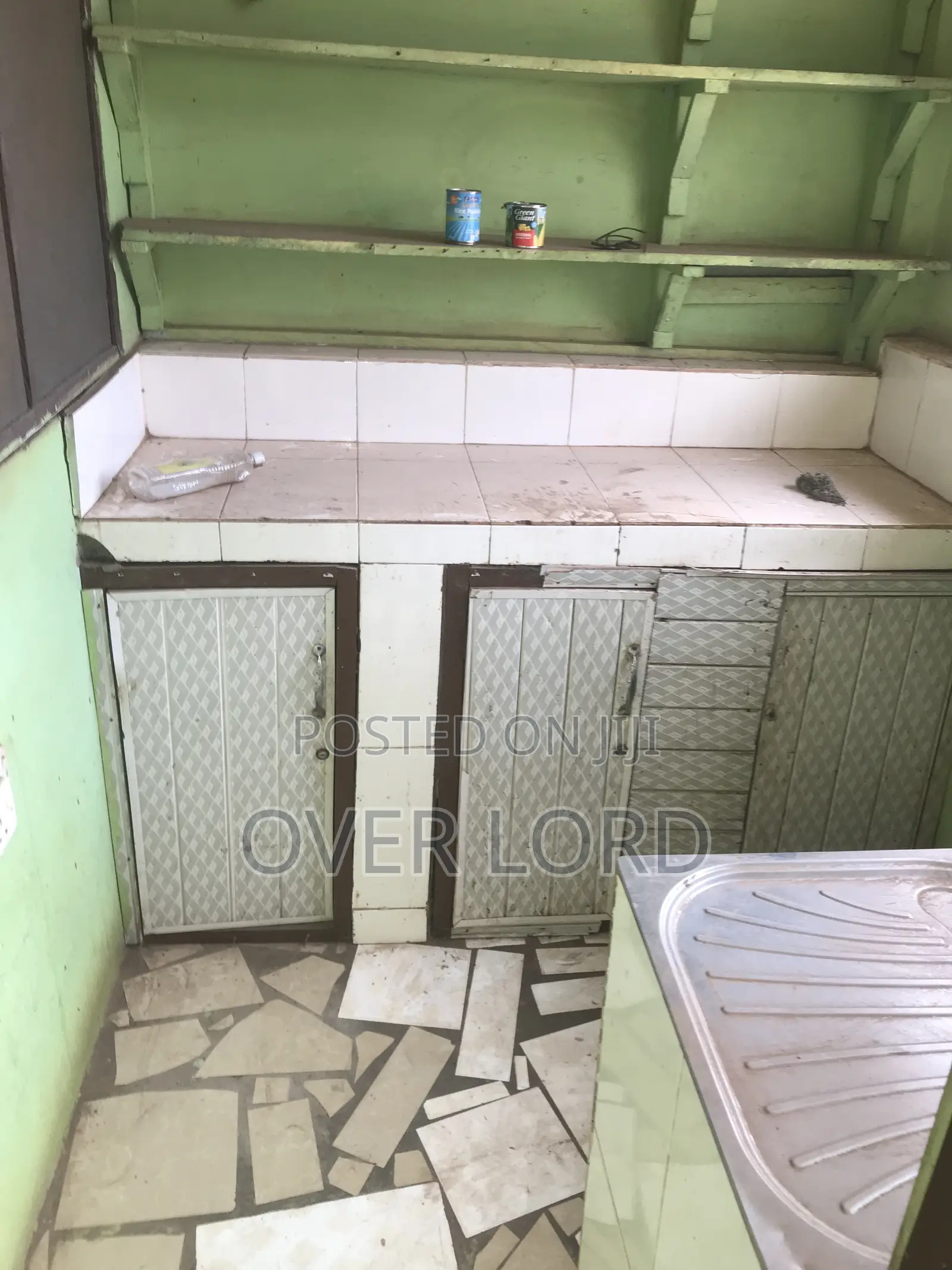 1bdrm Room & Parlour in Zongo Junction for rent
