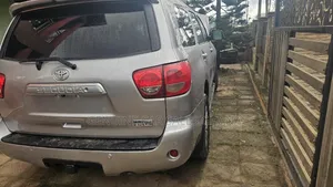 Toyota Sequoia Platinum 4dr SUV 4WD (5.7L 8cyl 6A) 2013 Beige