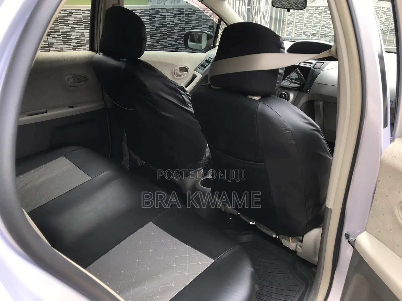 Toyota Vitz 2010 Silver