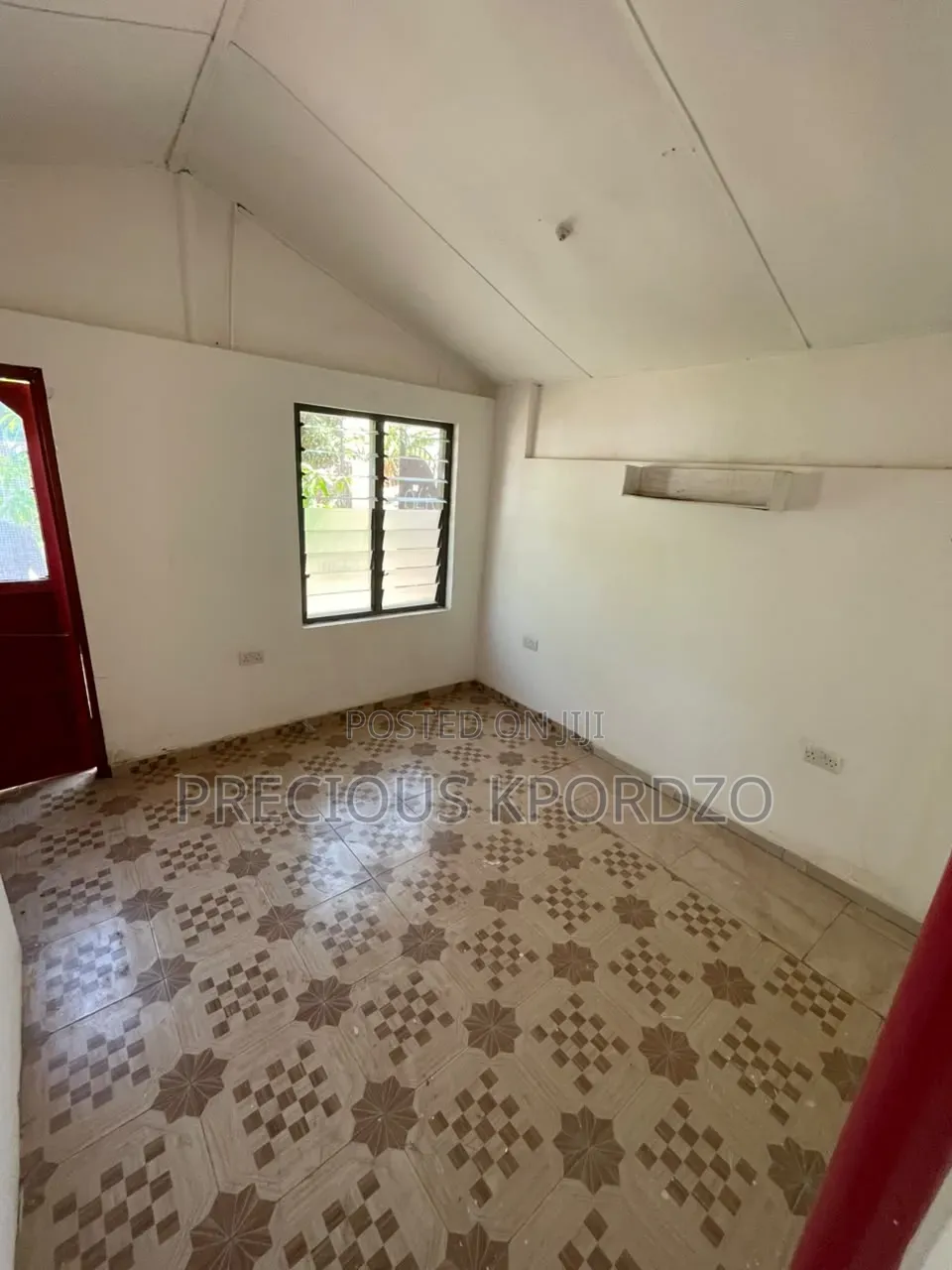 1bdrm Room & Parlour in Commandos Adenta for rent
