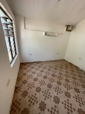 1bdrm Room & Parlour in Commandos Adenta for rent
