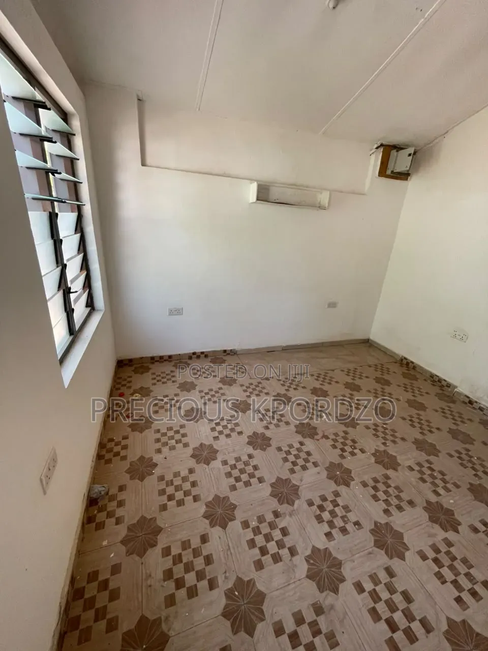 1bdrm Room & Parlour in Commandos Adenta for rent