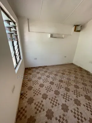 1bdrm Room & Parlour in Commandos Adenta for rent