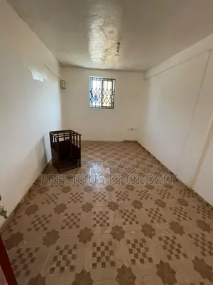 1bdrm Room & Parlour in Commandos Adenta for rent