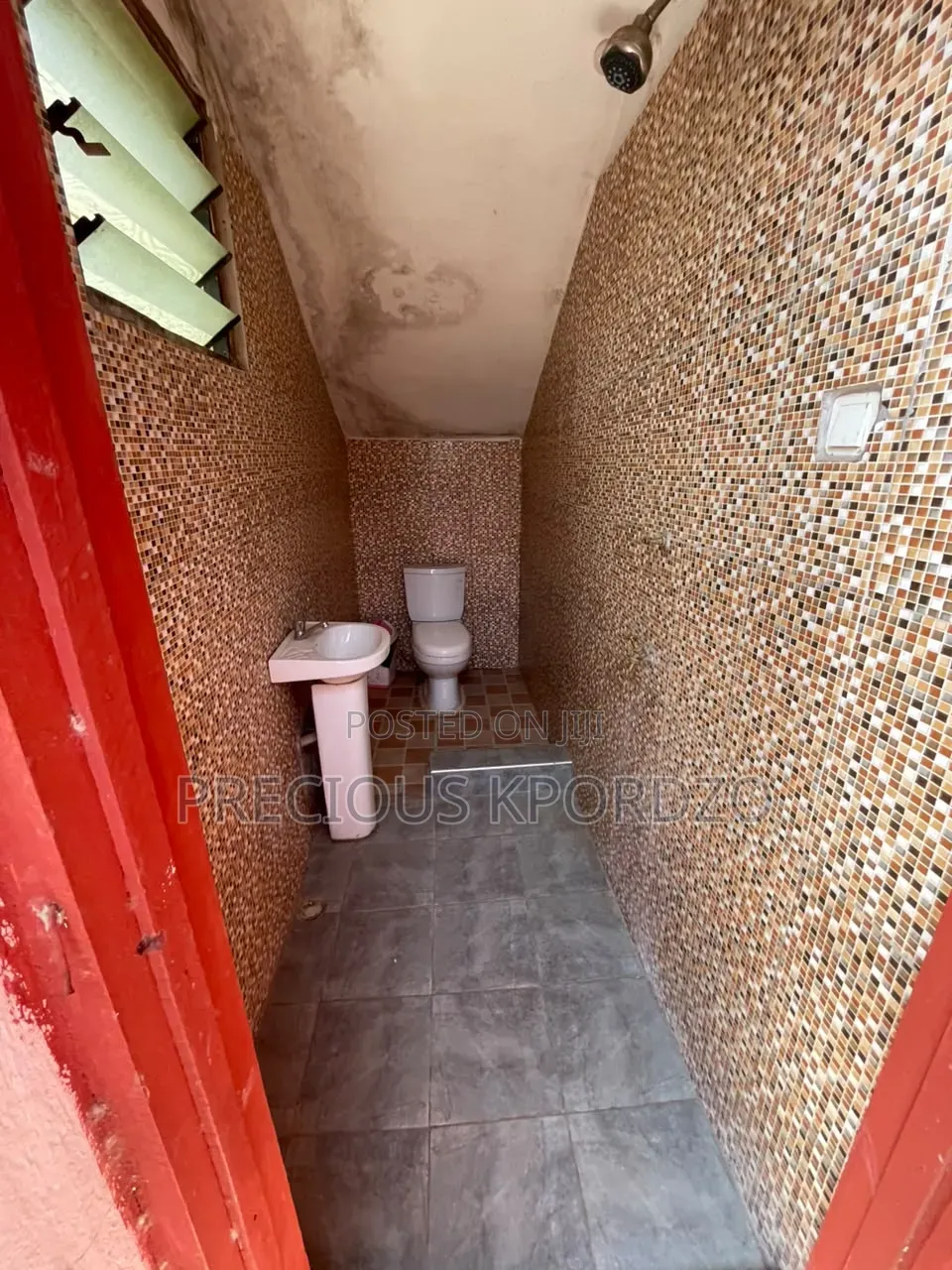 1bdrm Room & Parlour in Commandos Adenta for rent