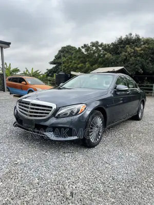 Mercedes-Benz C300 Luxury 4dr AWD 4Matic Sedan (2.0L 4cyl 7A) 2015 Gray