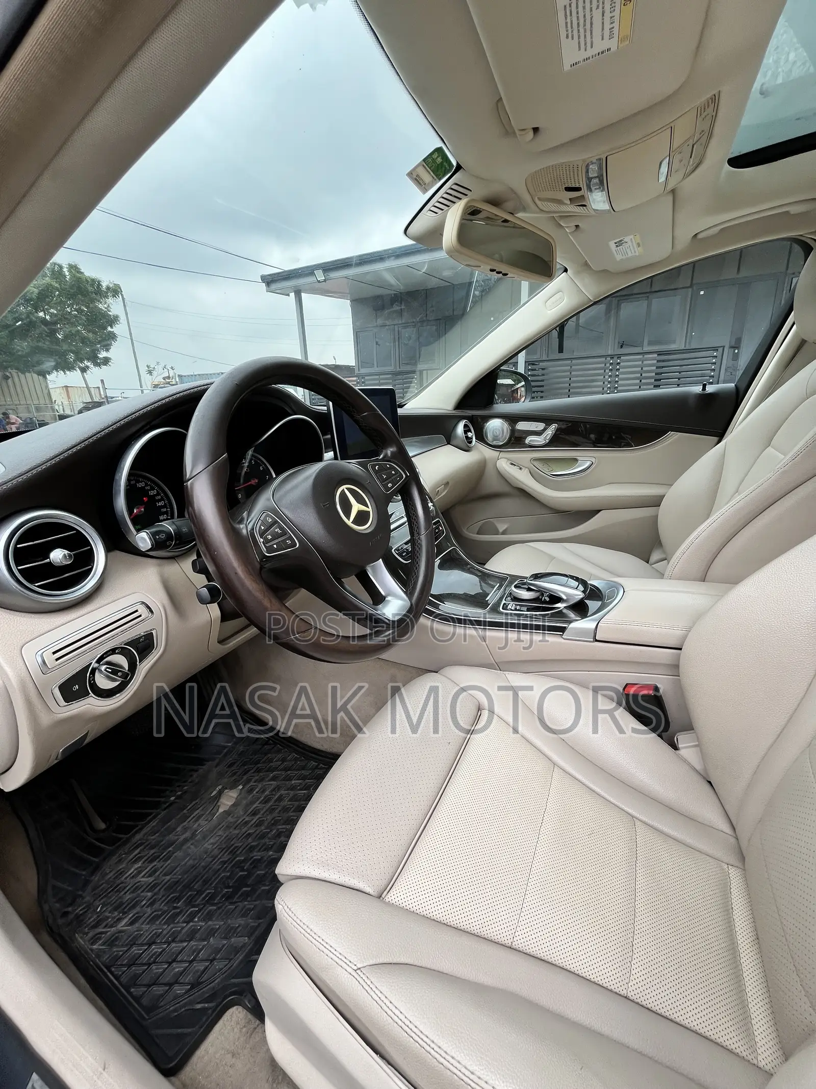 Mercedes-Benz C300 Luxury 4dr AWD 4Matic Sedan (2.0L 4cyl 7A) 2015 Gray