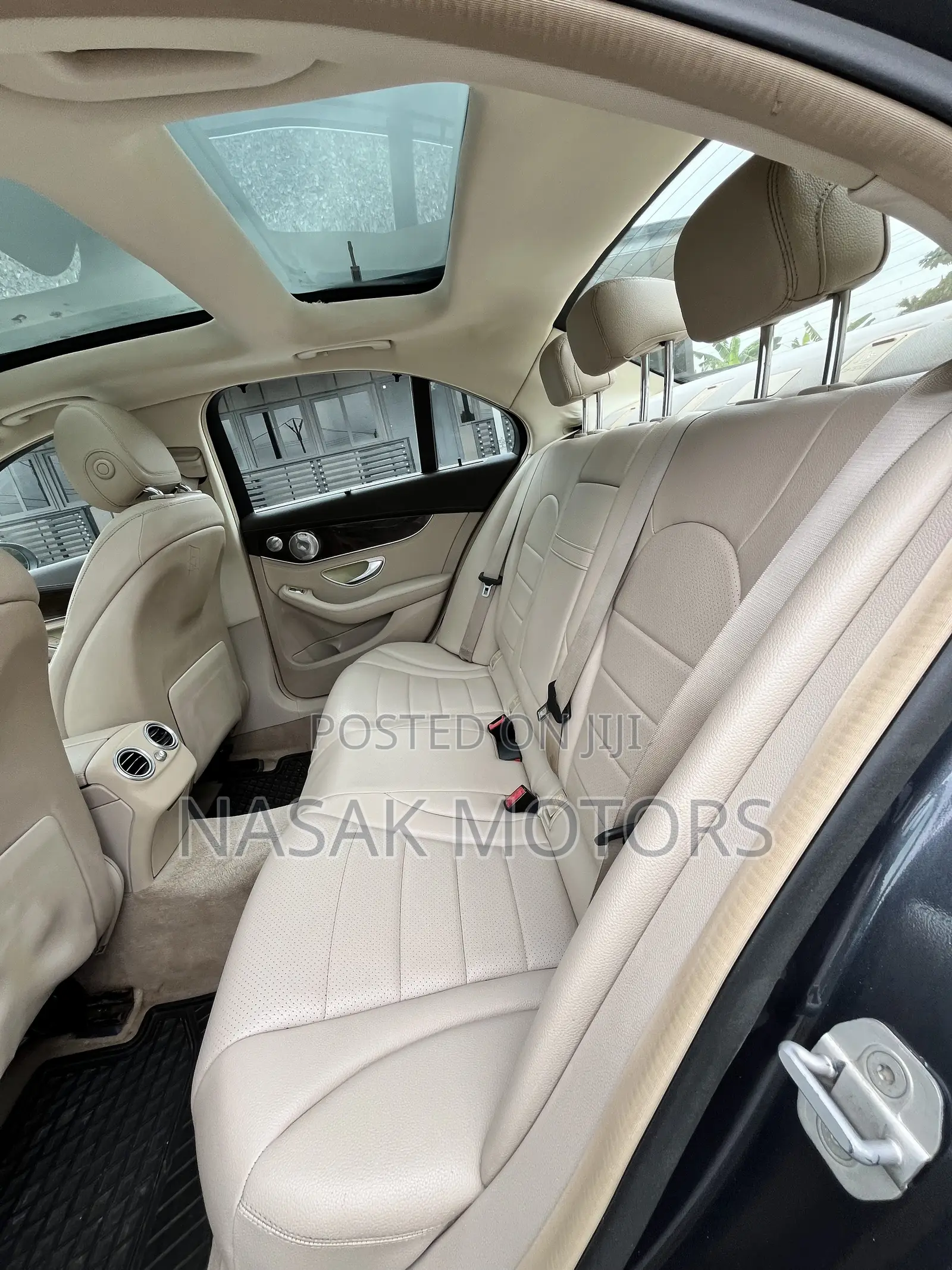 Mercedes-Benz C300 Luxury 4dr AWD 4Matic Sedan (2.0L 4cyl 7A) 2015 Gray