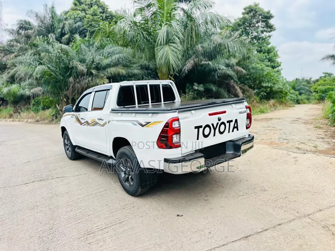 Toyota Hilux 2019 Pearl