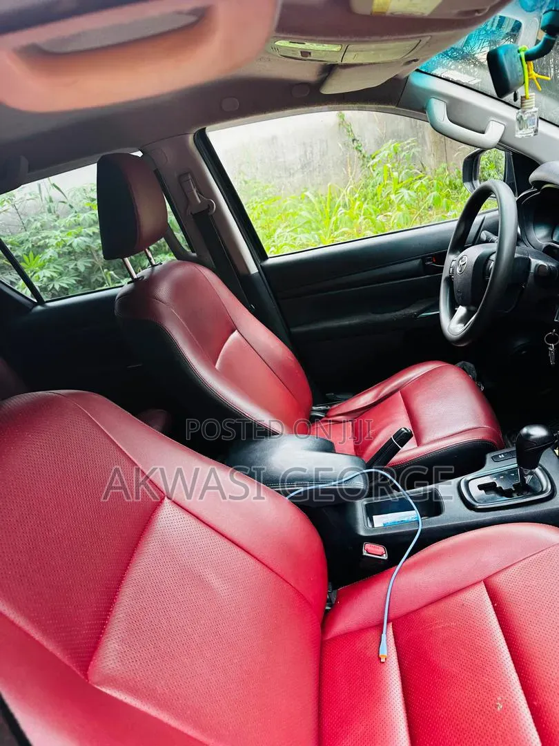 Toyota Hilux 2019 Pearl