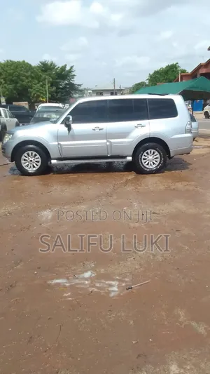 Mitsubishi Pajero 2014 Silver