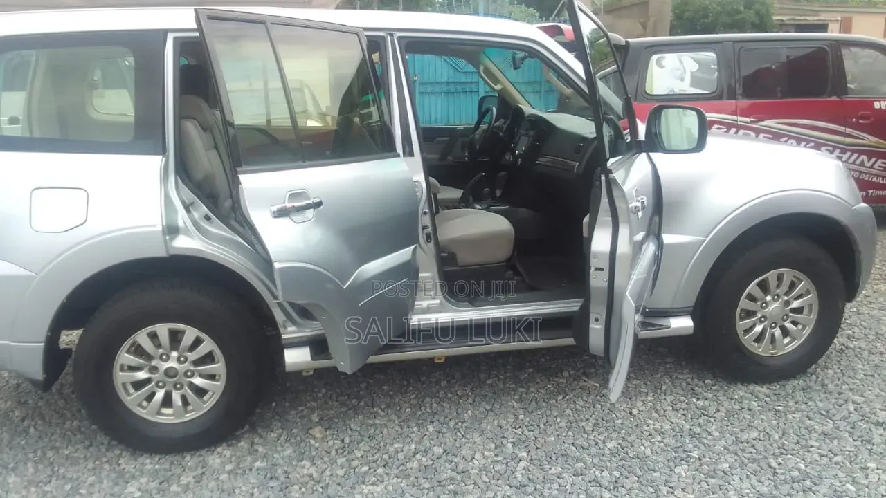 Mitsubishi Pajero 2014 Silver