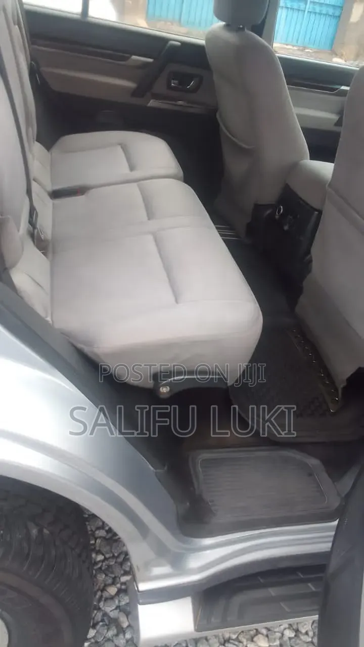 Mitsubishi Pajero 2014 Silver
