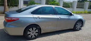 Toyota Camry LE 4dr Sedan (2.5L 4cyl 6A) 2016 Gray