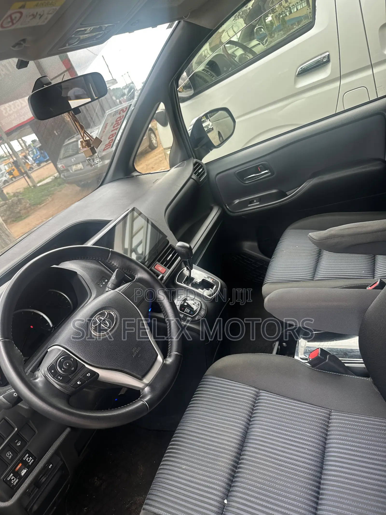 Toyota Voxy X 4WD 8-Seater 2015 Black