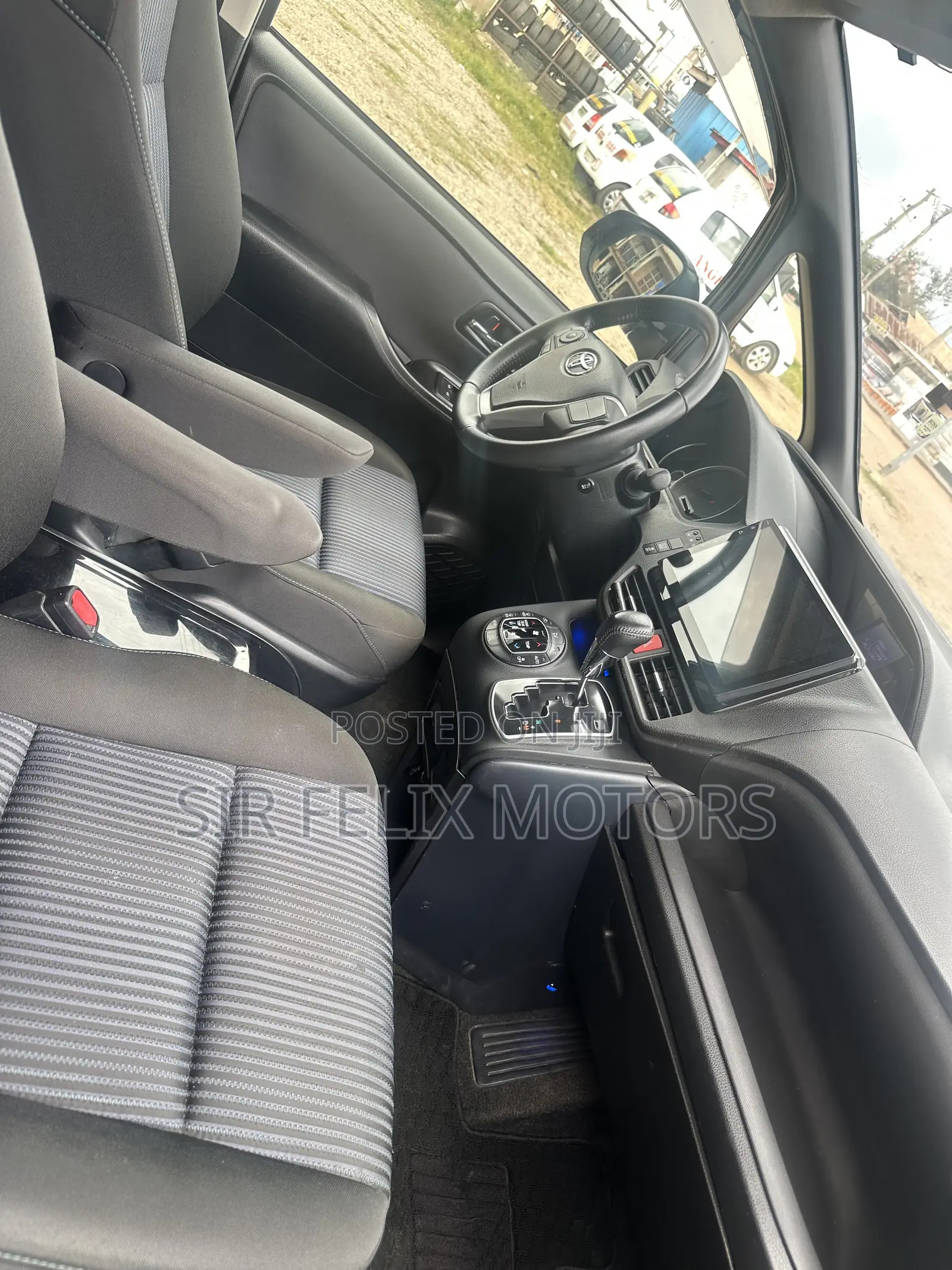 Toyota Voxy X 4WD 8-Seater 2015 Black