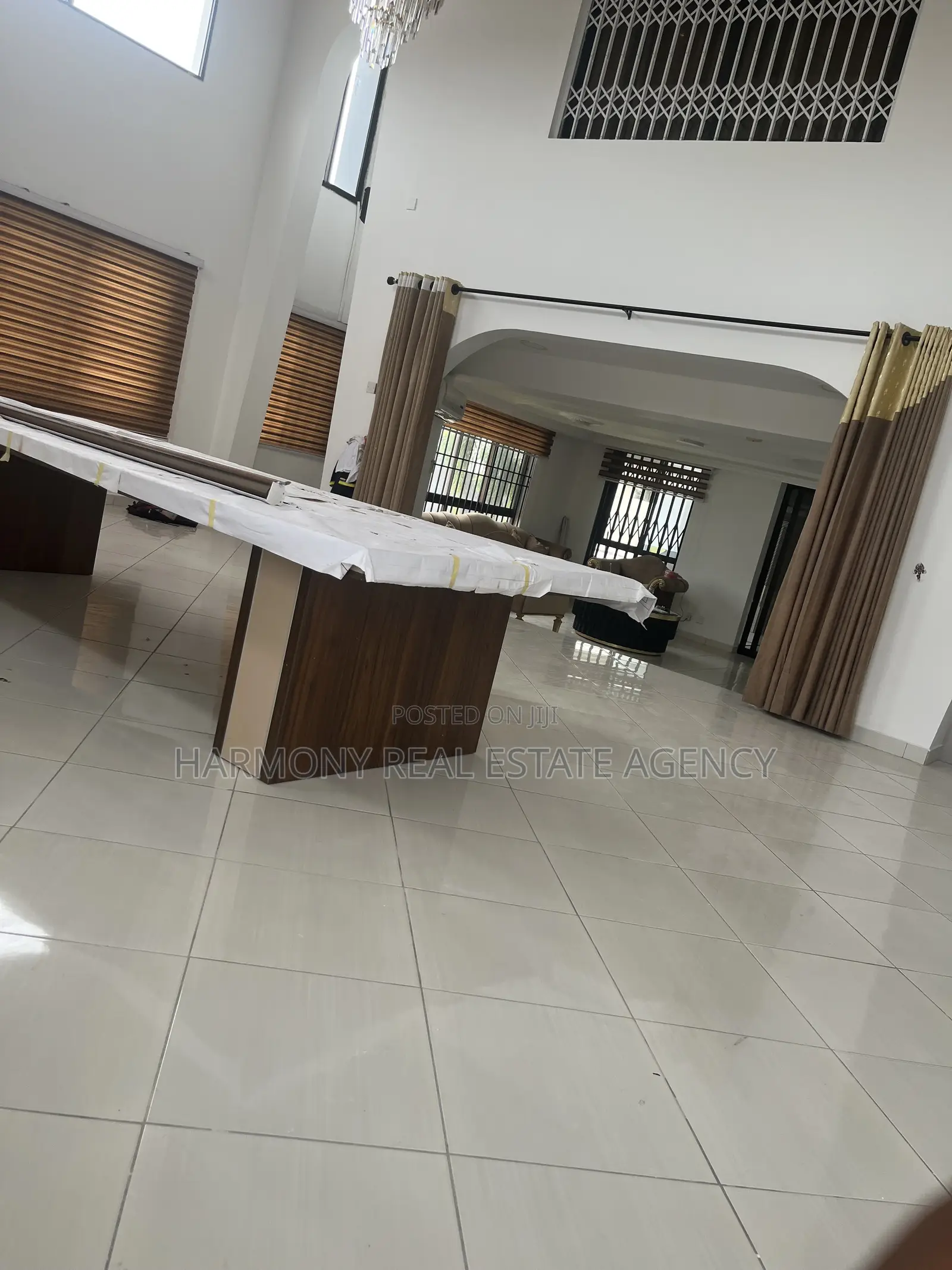 10bdrm House in Dzorwulu for rent