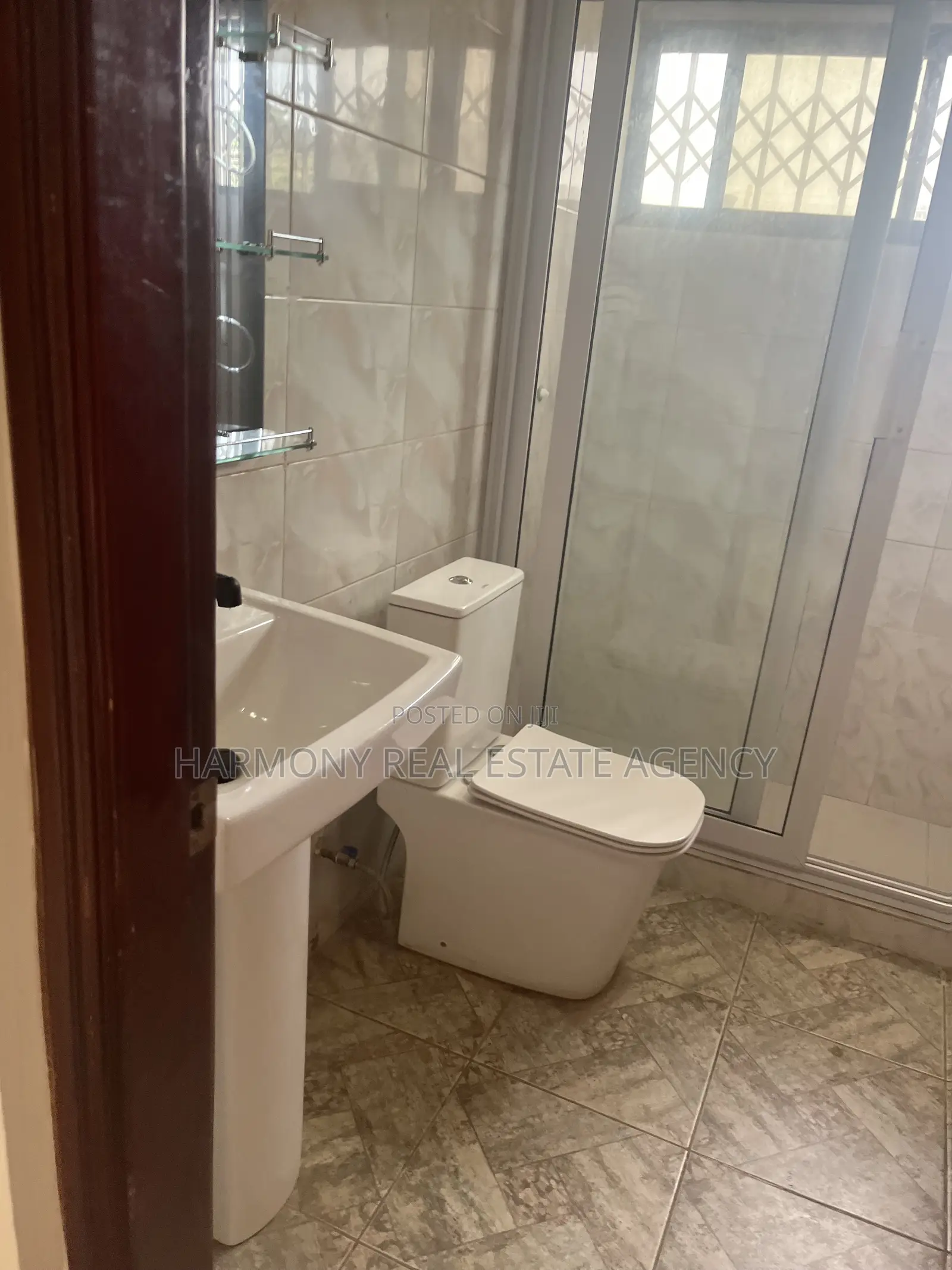 10bdrm House in Dzorwulu for rent