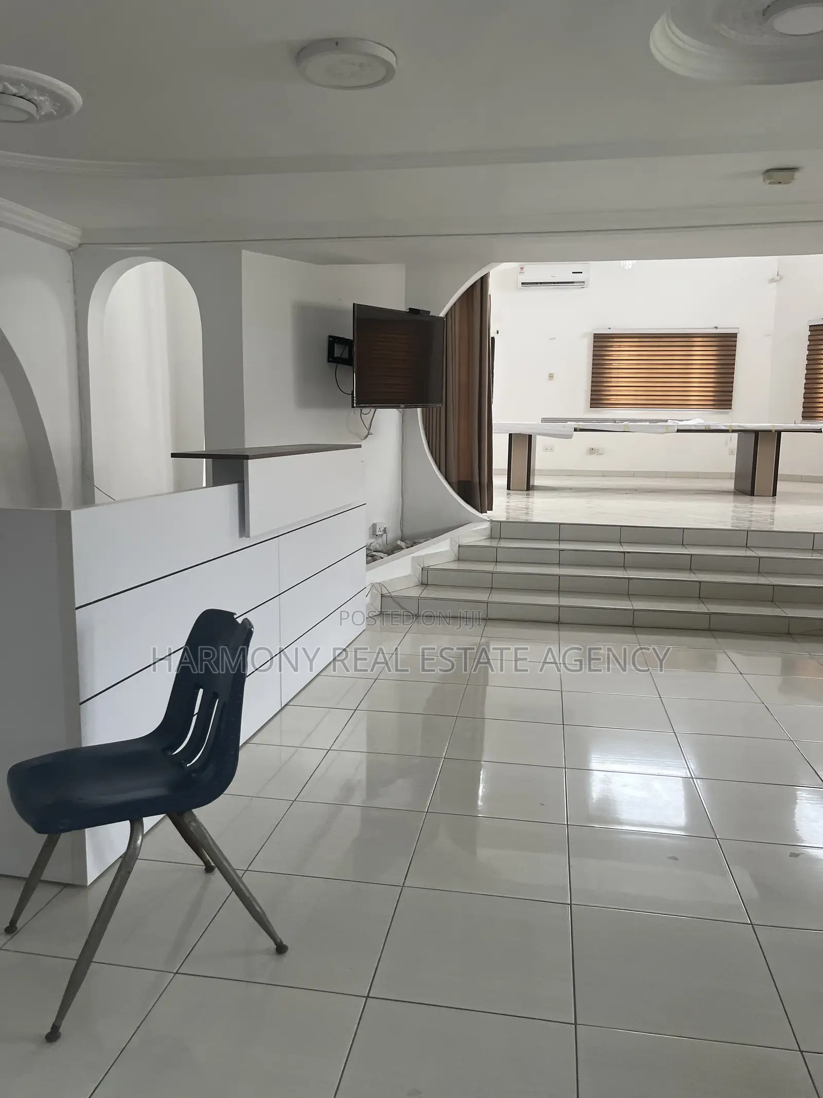 10bdrm House in Dzorwulu for rent