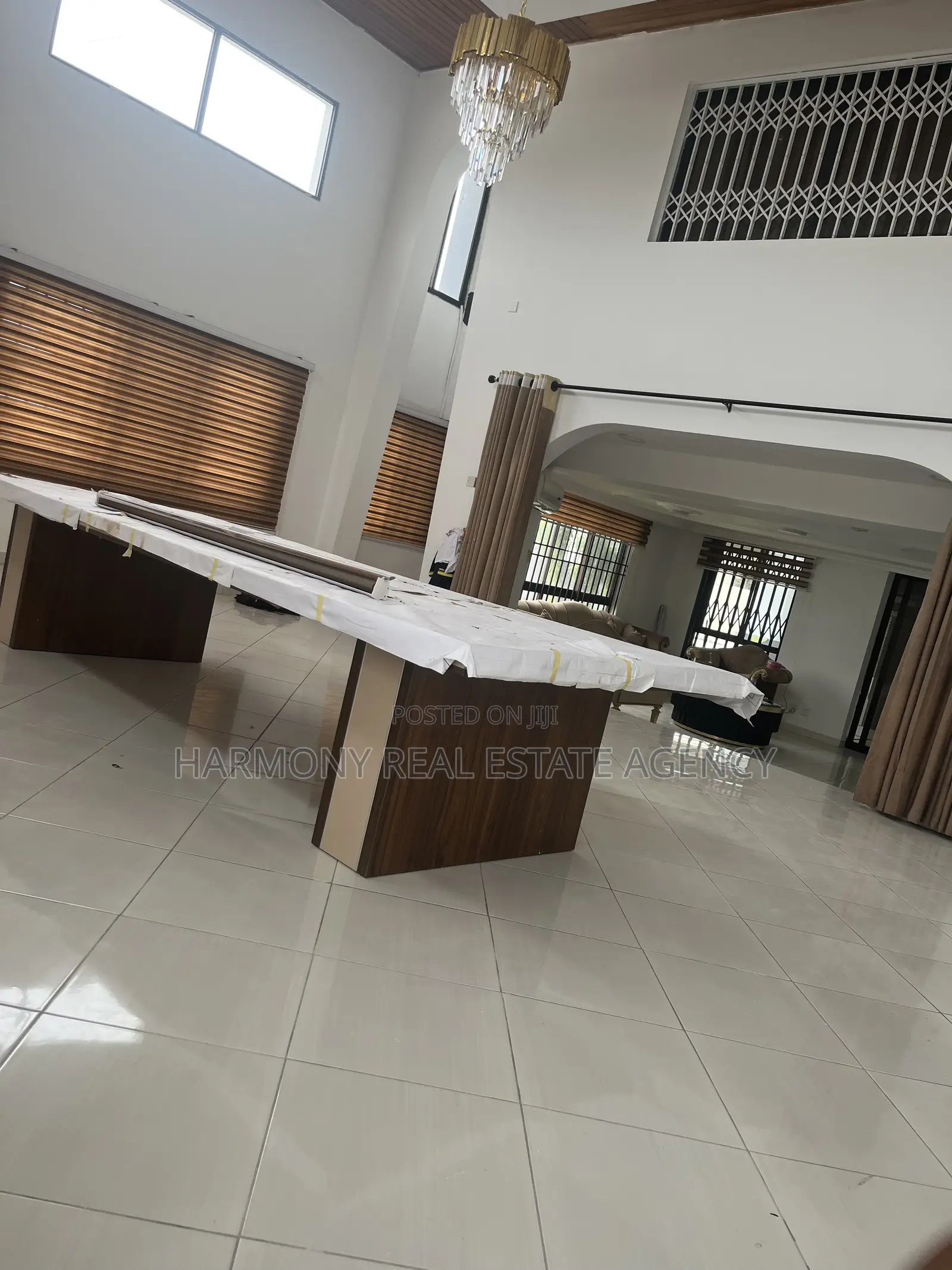 10bdrm House in Dzorwulu for rent