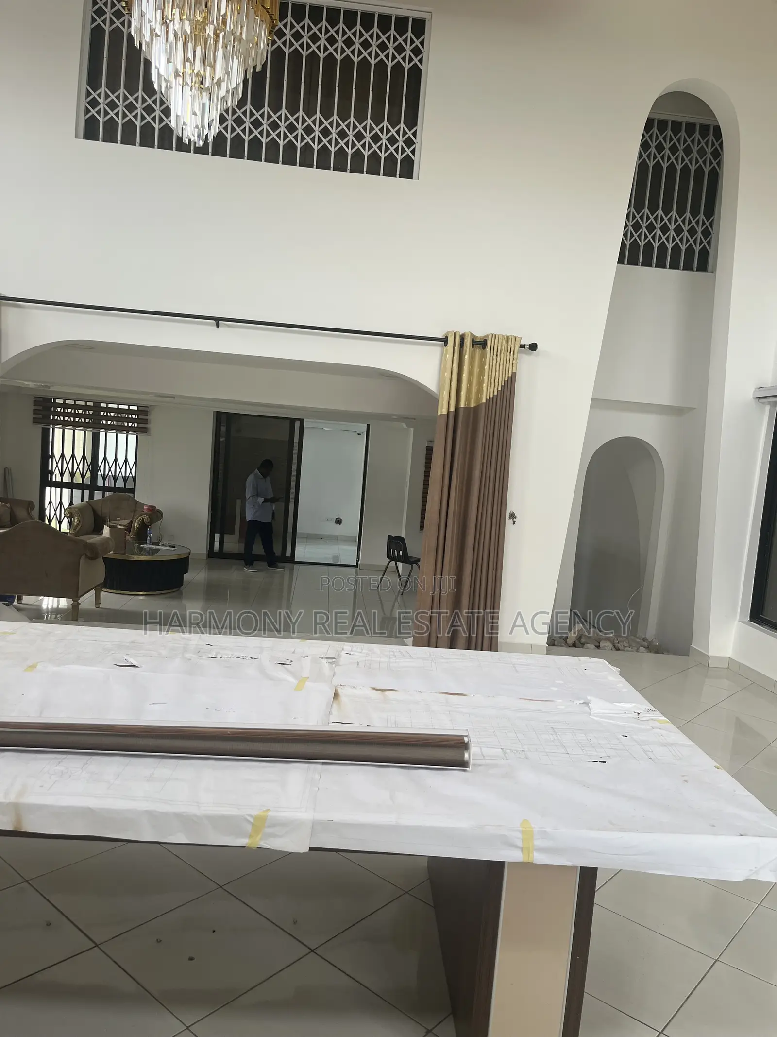 10bdrm House in Dzorwulu for rent