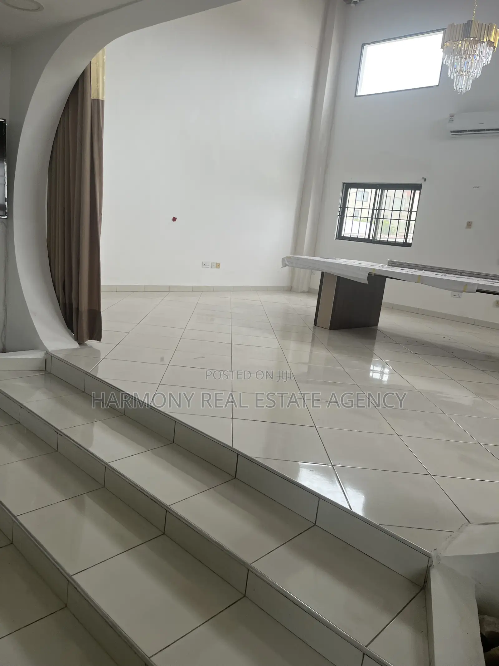 10bdrm House in Dzorwulu for rent