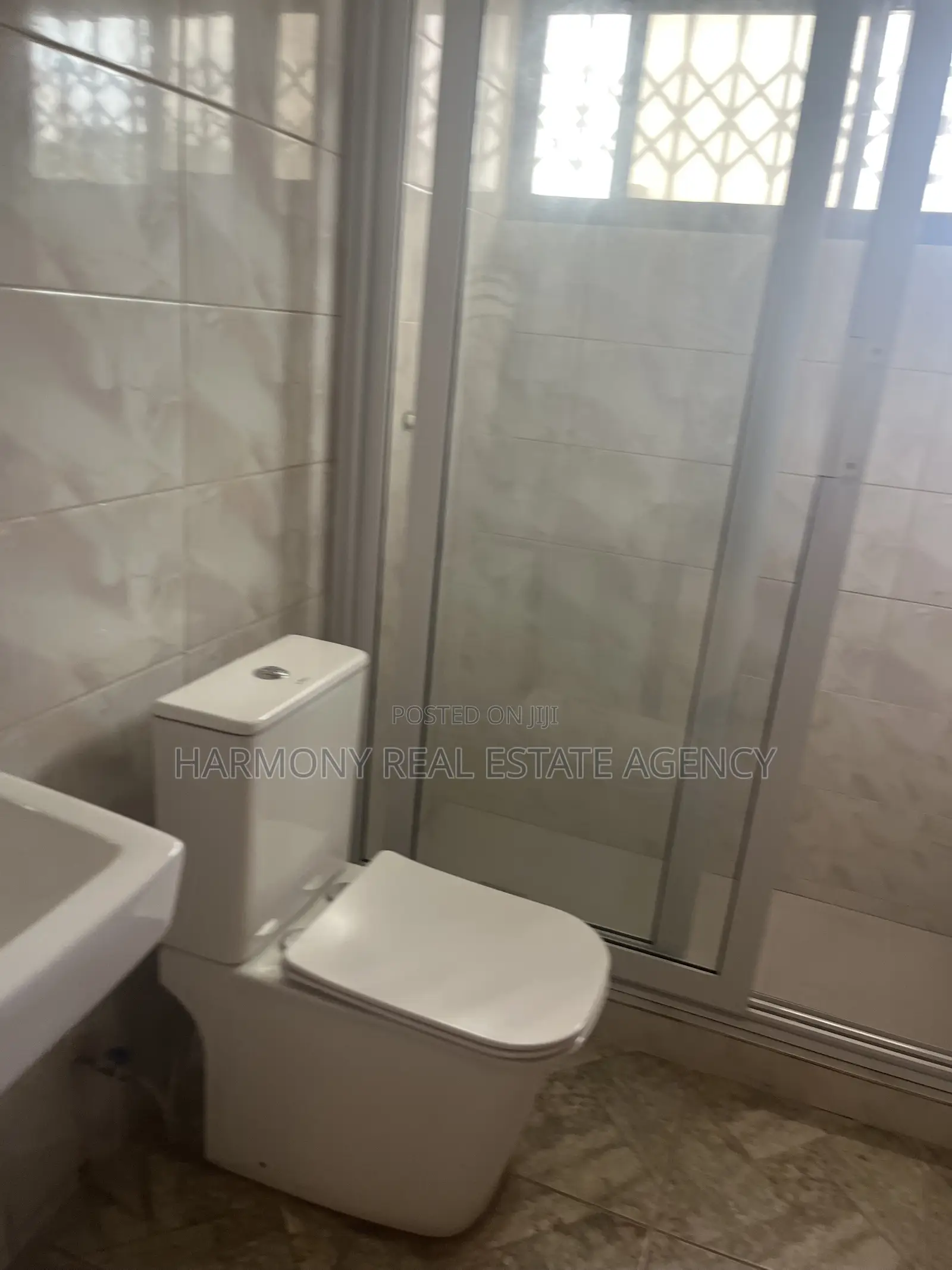 10bdrm House in Dzorwulu for rent