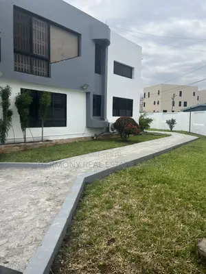 10bdrm House in Dzorwulu for rent