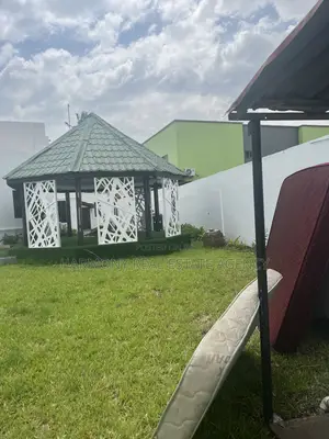 10bdrm House in Dzorwulu for rent