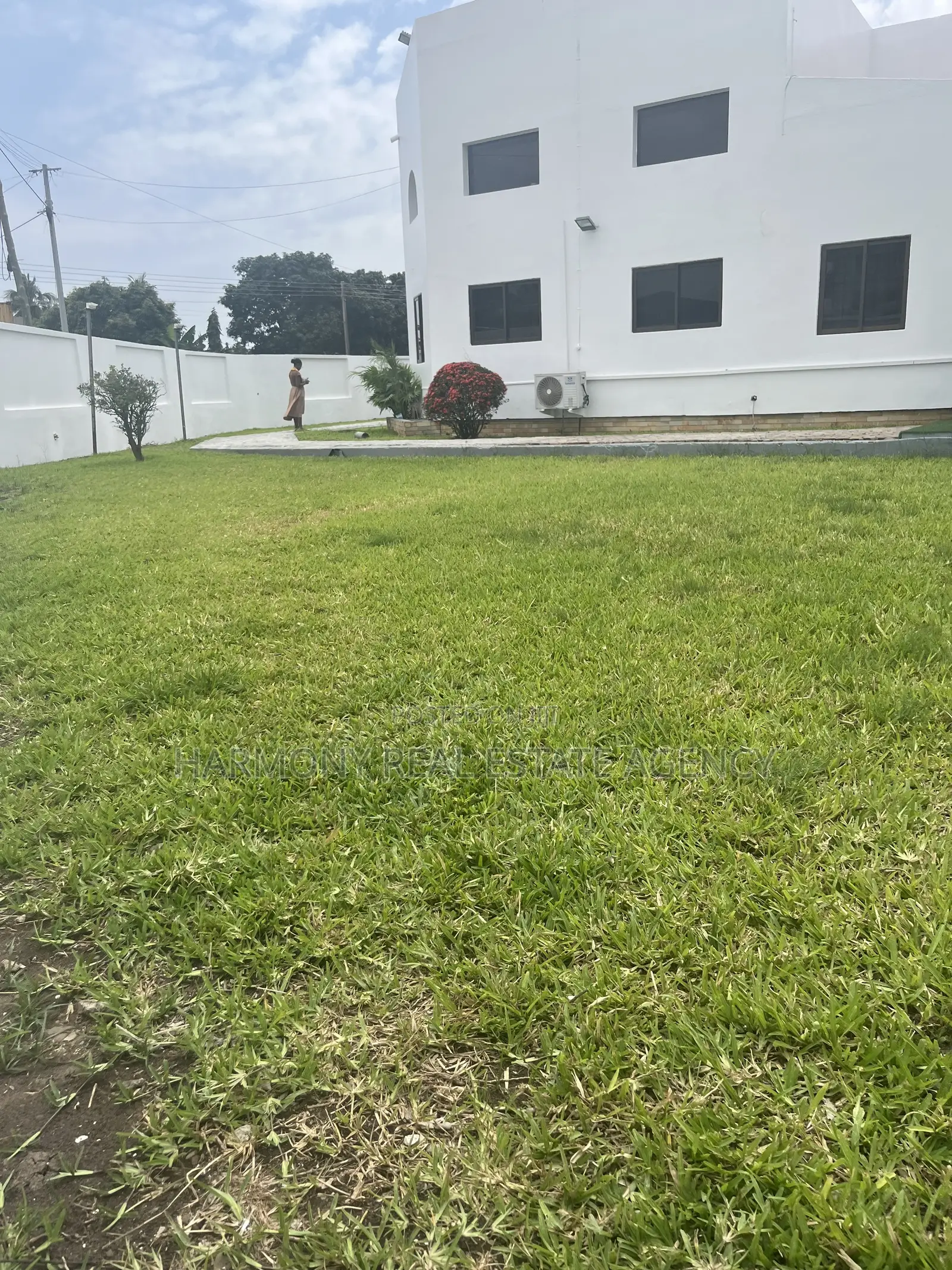10bdrm House in Dzorwulu for rent