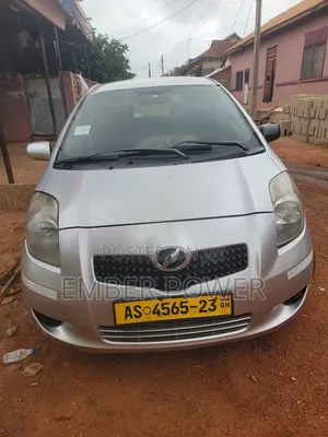 Toyota Vitz 2010 Silver