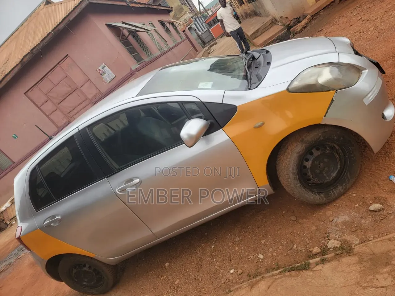 Toyota Vitz 2010 Silver