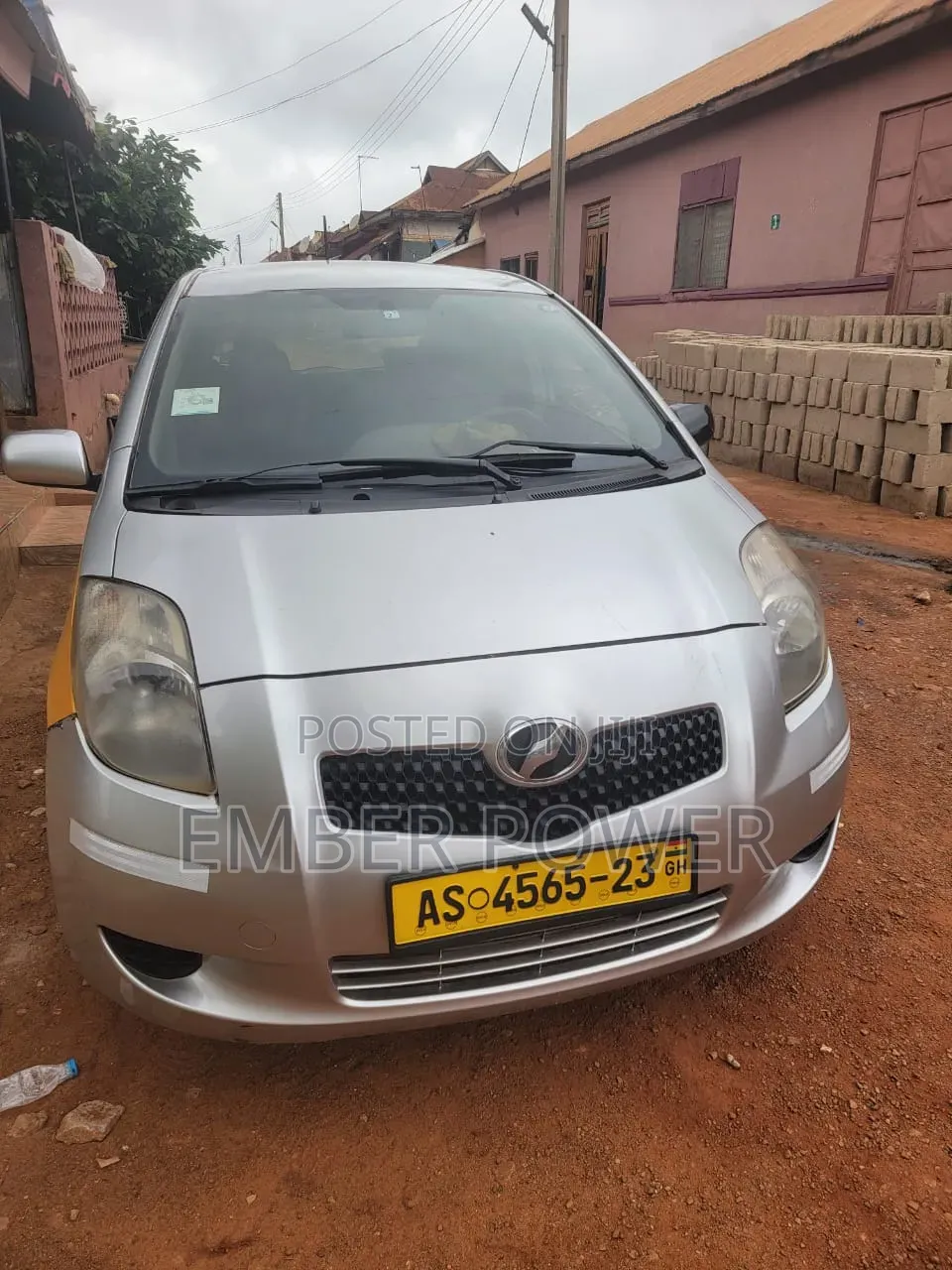 Toyota Vitz 2010 Silver