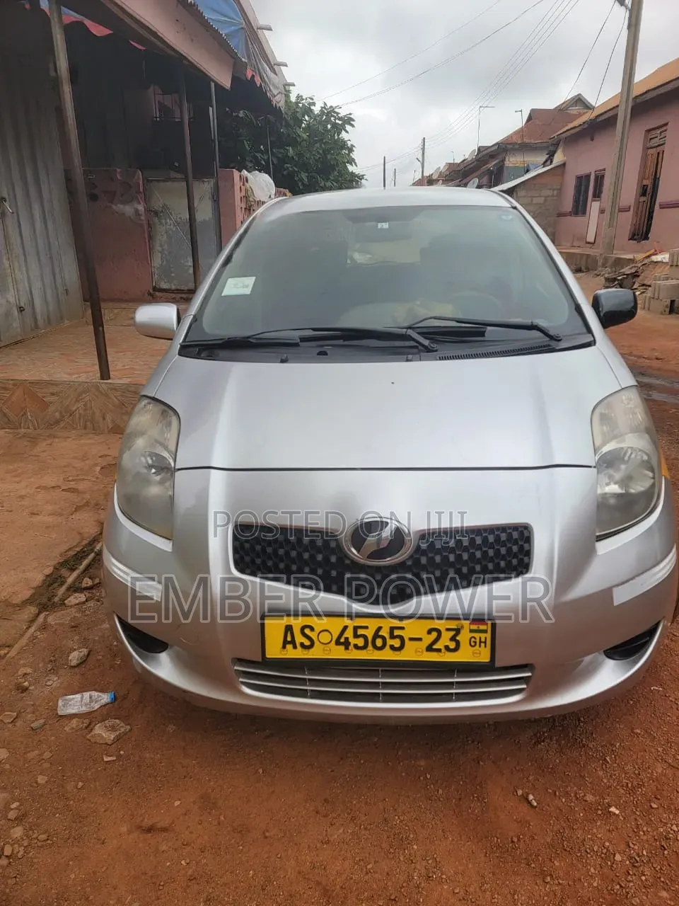 Toyota Vitz 2010 Silver