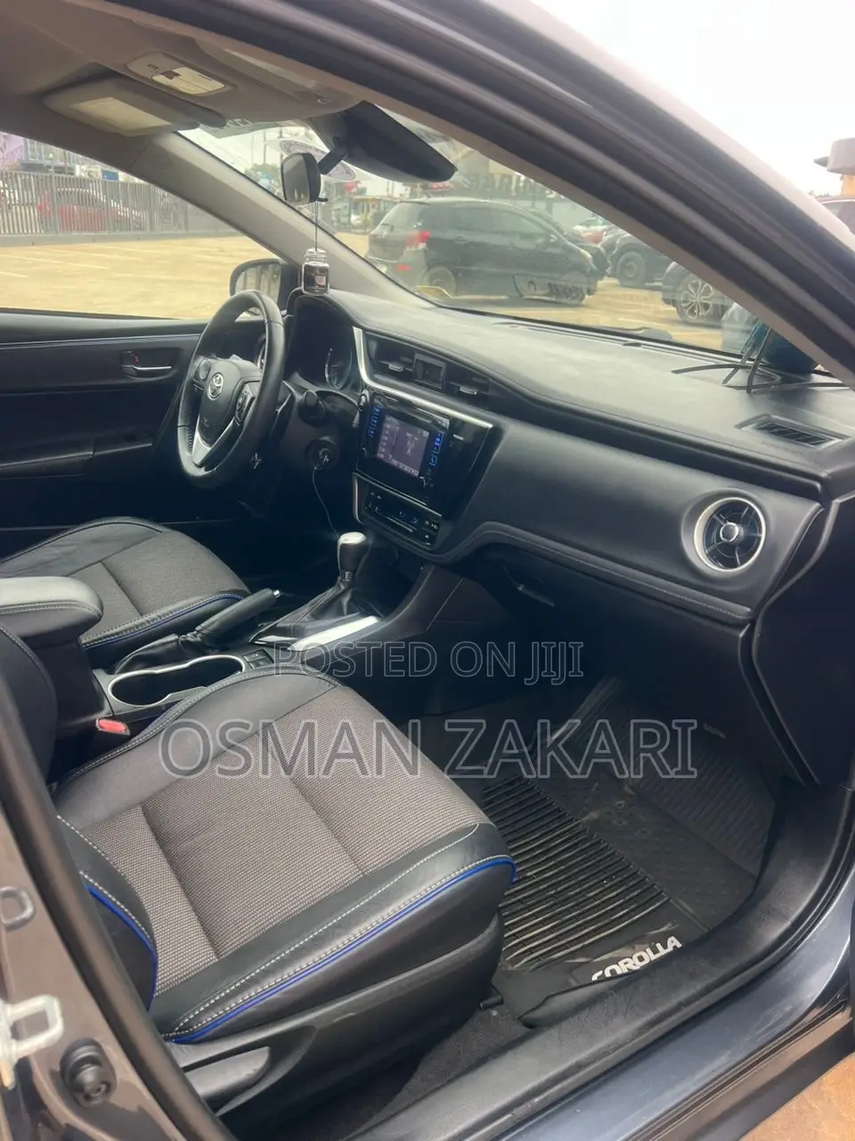 Toyota Corolla SE (1.8L 4cyl 6M) 2018 Gray