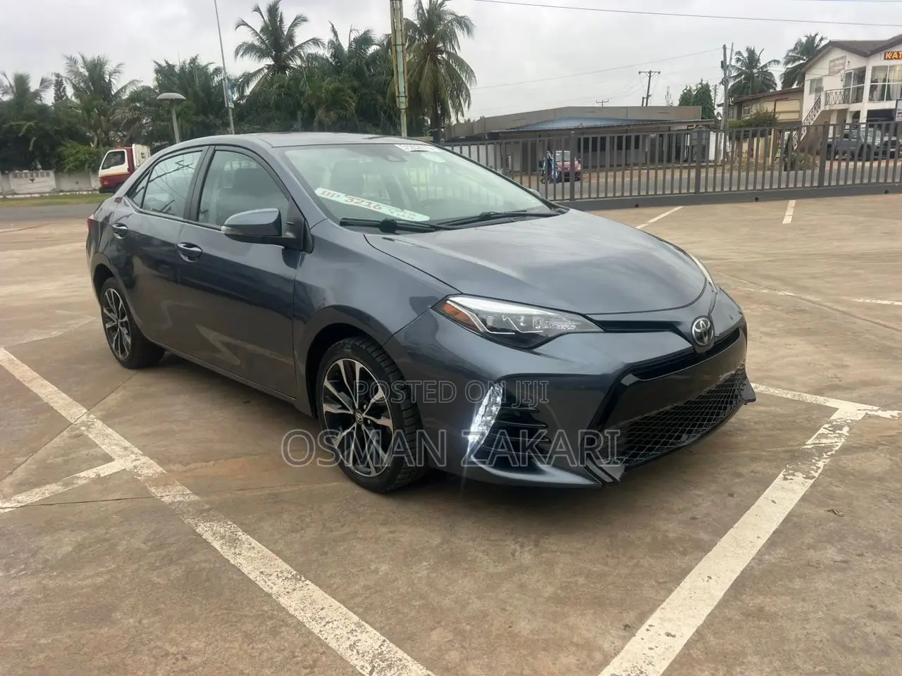 Toyota Corolla SE (1.8L 4cyl 6M) 2018 Gray