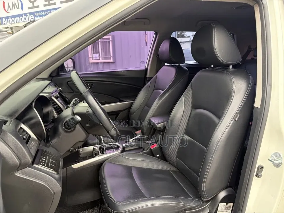 SsangYong Tivoli 2015 White