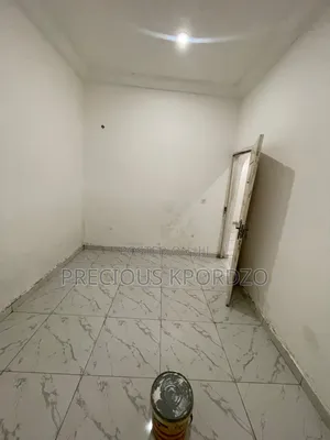 1bdrm Room & Parlour in New Lgn Adenta for rent