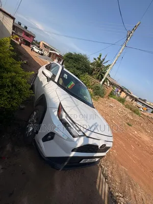 Toyota RAV4 XLE Premium AWD 2024 White