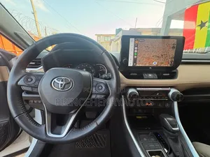 Toyota RAV4 XLE Premium AWD 2024 White