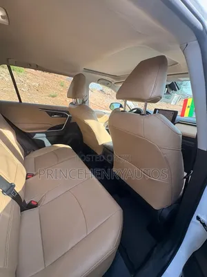 Toyota RAV4 XLE Premium AWD 2024 White