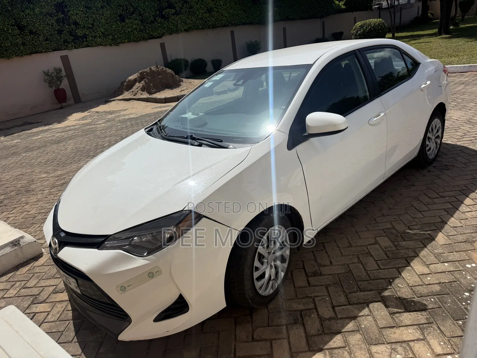 Toyota Corolla LE Eco (1.8L 4cyl 2A) 2019 White