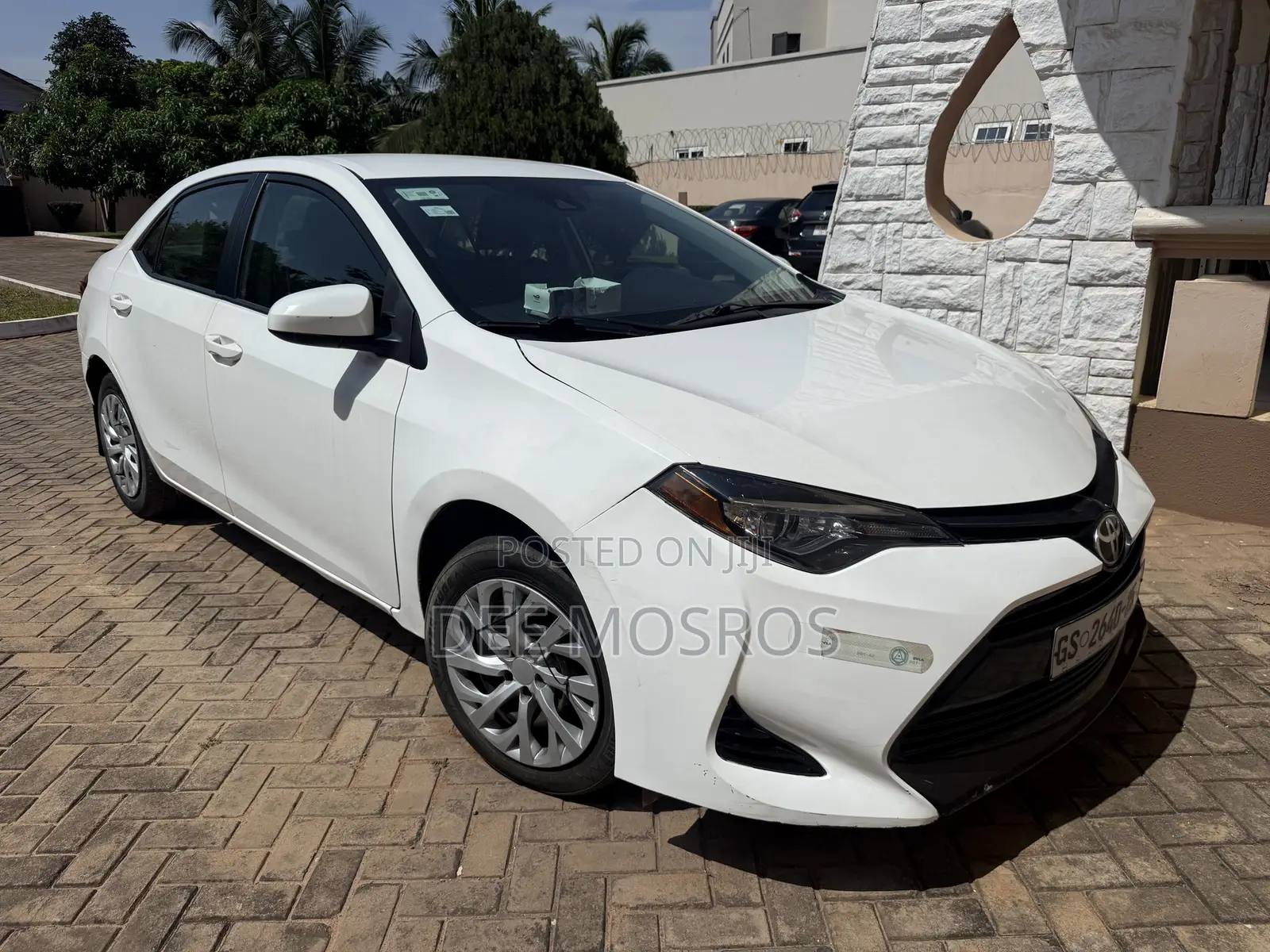 Toyota Corolla LE Eco (1.8L 4cyl 2A) 2019 White
