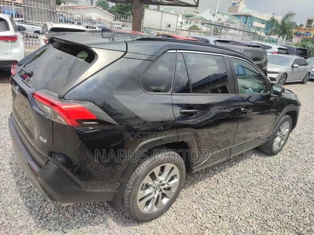 Toyota RAV4 XLE AWD 2024 Gray