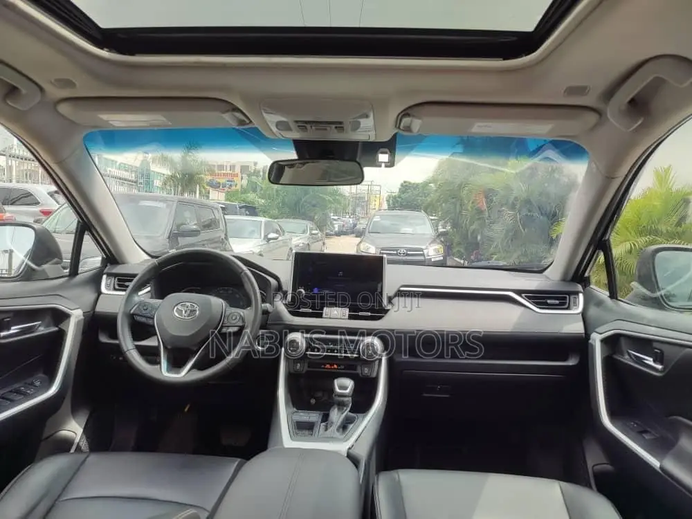 Toyota RAV4 XLE AWD 2024 Gray