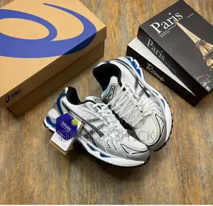 Asics Sneakers