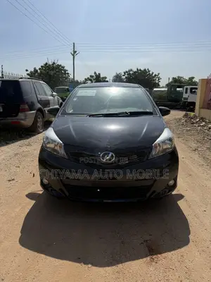 Toyota Vitz 1.3 FWD 5dr 2012 Black